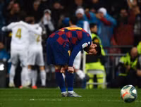 [ẢNH] Dự khán Siêu kinh điển, Ronaldo khoái chí nhìn Messi bạc nhược trước Real