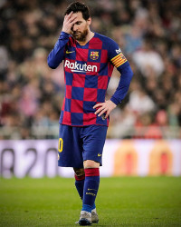 [ẢNH] Dự khán Siêu kinh điển, Ronaldo khoái chí nhìn Messi bạc nhược trước Real