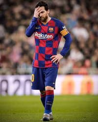 [ẢNH] Dự khán Siêu kinh điển, Ronaldo khoái chí nhìn Messi bạc nhược trước Real