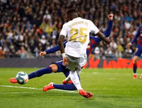 [ẢNH] Dự khán Siêu kinh điển, Ronaldo khoái chí nhìn Messi bạc nhược trước Real