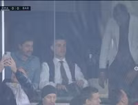 [ẢNH] Dự khán Siêu kinh điển, Ronaldo khoái chí nhìn Messi bạc nhược trước Real