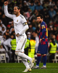 [ẢNH] Dự khán Siêu kinh điển, Ronaldo khoái chí nhìn Messi bạc nhược trước Real