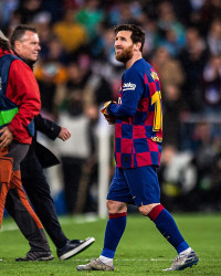 [ẢNH] Dự khán Siêu kinh điển, Ronaldo khoái chí nhìn Messi bạc nhược trước Real