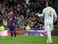 [ẢNH] Dự khán Siêu kinh điển, Ronaldo khoái chí nhìn Messi bạc nhược trước Real