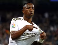 [ẢNH] Dự khán Siêu kinh điển, Ronaldo khoái chí nhìn Messi bạc nhược trước Real