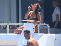 [ẢNH] Ronaldo bỗng nhiên xuất hiện ở Đông Nam Á để làm gì?