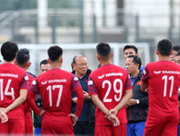 [ẢNH] Tạm thoát nỗi buồn ở Bỉ, Công Phượng vui vẻ tập cùng ĐT Việt Nam