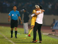 [Ảnh] Đội bóng xứ Nghệ phấn khích với chức vô địch lịch sử