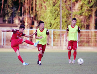 [ẢNH] Trải nghiệm tắc đường, thầy trò Park Hang-seo vẫn hứng khởi tập buổi đầu tại Indonesia