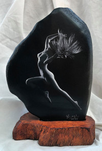 [Ảnh] Độc đáo loạt tranh khỏa thân của Thái Phiên in lên đá