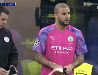 [ẢNH] Pep Guardiola buộc phải sử dụng hậu vệ làm thủ môn như thế nào?