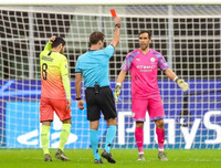 [ẢNH] Pep Guardiola buộc phải sử dụng hậu vệ làm thủ môn như thế nào?