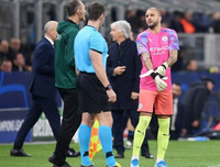 [ẢNH] Pep Guardiola buộc phải sử dụng hậu vệ làm thủ môn như thế nào?