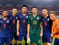 [ẢNH] Tự tin thái quá, HLV Indonesia chỉ biết ôm mặt khi thua đậm Thái Lan