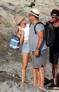 [ẢNH] Ronaldo quấn quýt bên bạn gái kém 15 tuổi trên du thuyền