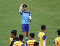 [ẢNH] Trợ lý điển trai người Hàn Quốc gây chú ý ở U23 Việt Nam