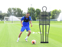 [ẢNH] Tân binh Hakim Ziyech hớn hở tập buổi đầu cùng Chelsea