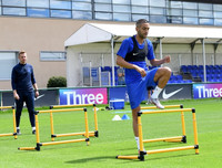 [ẢNH] Tân binh Hakim Ziyech hớn hở tập buổi đầu cùng Chelsea