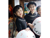 [ẢNH] Ngắm thiếu nữ Pà Thẻn duyên dáng trong điệu múa truyền thống