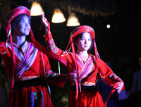 [ẢNH] Ngắm thiếu nữ Pà Thẻn duyên dáng trong điệu múa truyền thống