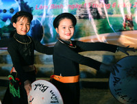 [ẢNH] Ngắm thiếu nữ Pà Thẻn duyên dáng trong điệu múa truyền thống