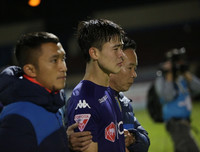 [ẢNH] Hòa khó tin và mất chức vô địch, cầu thủ Hà Nội khóc đẫm nước mắt