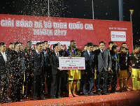 [ẢNH] Hòa khó tin và mất chức vô địch, cầu thủ Hà Nội khóc đẫm nước mắt