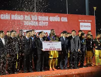 [ẢNH] Hòa khó tin và mất chức vô địch, cầu thủ Hà Nội khóc đẫm nước mắt