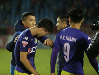 [ẢNH] Hòa khó tin và mất chức vô địch, cầu thủ Hà Nội khóc đẫm nước mắt