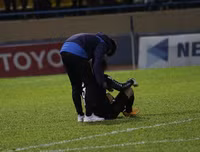 [ẢNH] Hòa khó tin và mất chức vô địch, cầu thủ Hà Nội khóc đẫm nước mắt