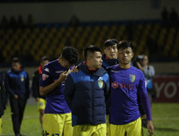 [ẢNH] Hòa khó tin và mất chức vô địch, cầu thủ Hà Nội khóc đẫm nước mắt