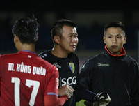 [ẢNH] Hòa khó tin và mất chức vô địch, cầu thủ Hà Nội khóc đẫm nước mắt