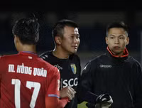 [ẢNH] Hòa khó tin và mất chức vô địch, cầu thủ Hà Nội khóc đẫm nước mắt