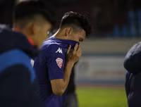 [ẢNH] Hòa khó tin và mất chức vô địch, cầu thủ Hà Nội khóc đẫm nước mắt