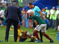 [ẢNH] Mặc mọi giễu cợt, Neymar lém lỉnh diễn lại 