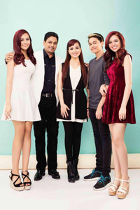 Hoa hậu Diệu Hoa cùng chồng hạnh phúc bên 3 con