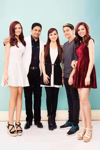 Hoa hậu Diệu Hoa cùng chồng hạnh phúc bên 3 con