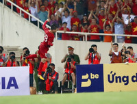 [ẢNH] Quang Hải bị 