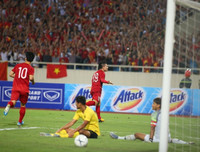 [ẢNH] Quang Hải bị 