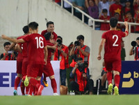 [ẢNH] Quang Hải bị 