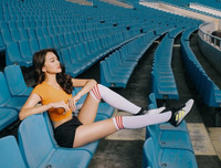 [ẢNH] Vẻ đẹp vạn người mê của fan nữ cầm cờ Việt Nam trên khán đài World Cup 2018