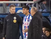 [ẢNH] Văn Hậu cười hết cỡ trong ngày được ra sân, cùng SC Heerenveen chiến thắng