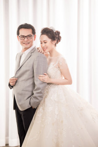 Lộ ảnh cưới của NSND Trung Hiếu và vợ 