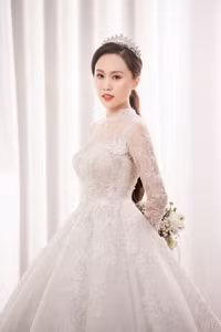 Lộ ảnh cưới của NSND Trung Hiếu và vợ 
