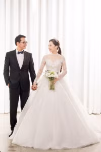 Lộ ảnh cưới của NSND Trung Hiếu và vợ 