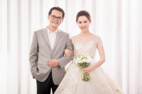 Lộ ảnh cưới của NSND Trung Hiếu và vợ 