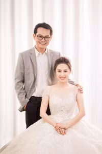 Lộ ảnh cưới của NSND Trung Hiếu và vợ 