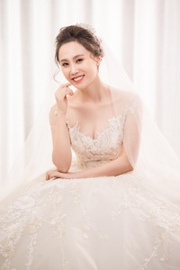 Lộ ảnh cưới của NSND Trung Hiếu và vợ 