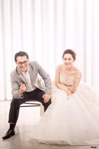Lộ ảnh cưới của NSND Trung Hiếu và vợ 