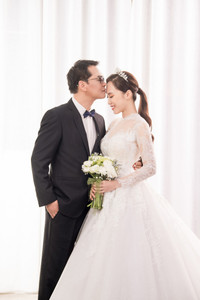 Lộ ảnh cưới của NSND Trung Hiếu và vợ 